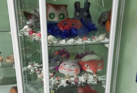 Выставка "Советские ёлочные игрушки и карнавальные маски"